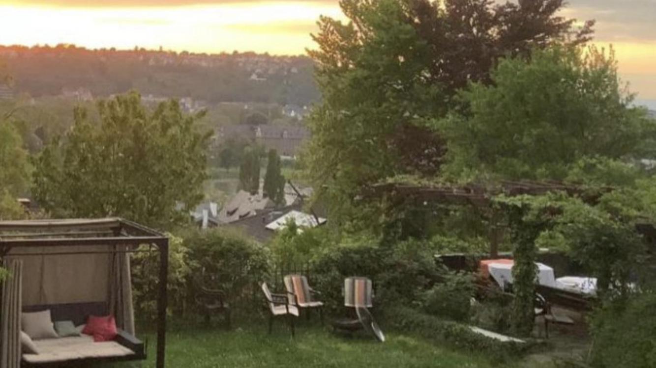Apartment Uber Den Dächern: Aussichts-wohnung Mit Rheinblick Und Sport-pool
